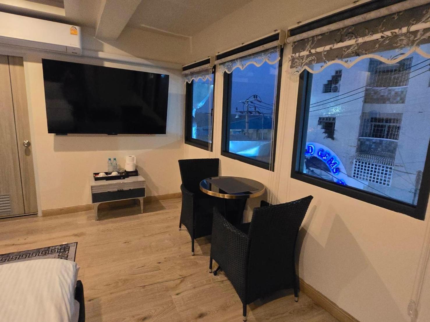 Pumpui Place Pattaya Zewnętrze zdjęcie